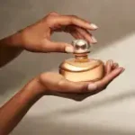 Lily lumiere perfume edp maos.webp