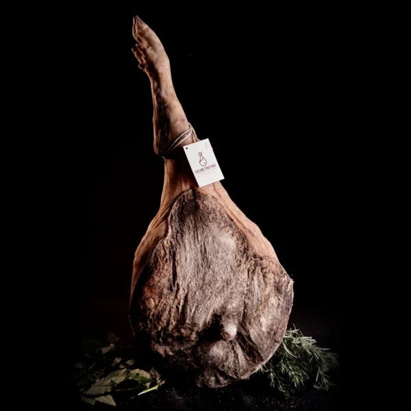 Prosciutto intero di suino nero brado con zampa
